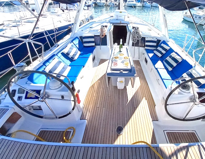 tour en velero en Barcelona con aperitivo