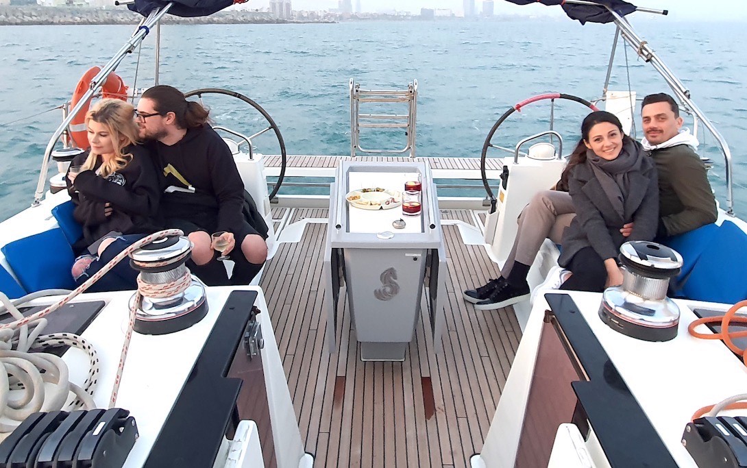 Paseo en velero compartido en barcelona