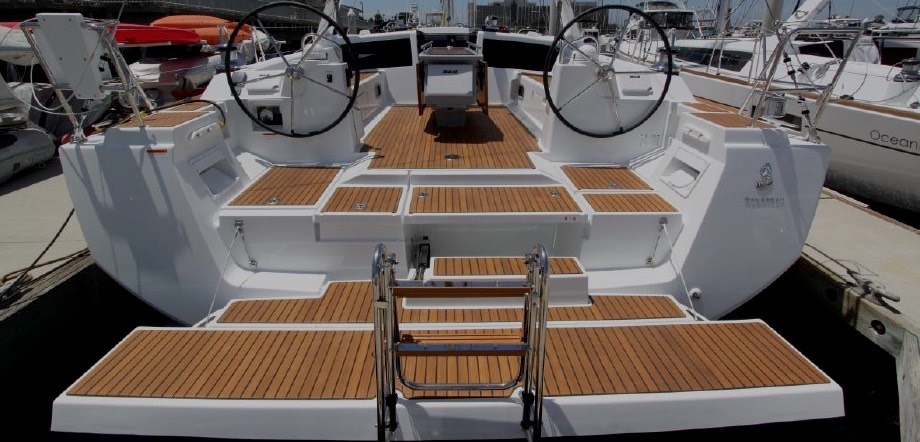 Paseo en velero compartido en Barcelona.